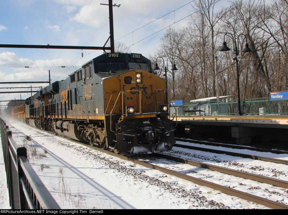 CSX 3102 leads M300